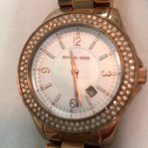 Michael Kors Rose Gold Watch - Picture 4 of 4